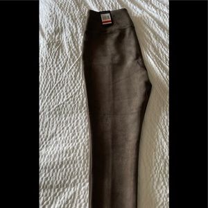 Women’s Andrew Marc brown faux suede pants size M